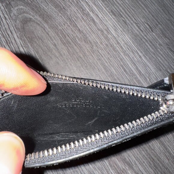 Gucci Guccissima Wallet with Zipper in Black - Picture 4 of 4